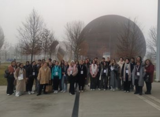 Οι μαθητές  ξεκίνησαν την επίσκεψή τους στις τρεις εκθέσεις (στο Cern Science Gateway)και στη συνέχεια πραγματοποίησαν το δικό τους πείραμα!