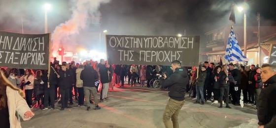 Η τοπική κοινωνία δηλώνει αποφασισμένη να συνεχίσει τον αγώνα της.