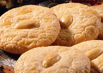 Γλυκός πειρασμός από το «Σπίτι του Γλυκού»: Εργολάβοι (αμυγδαλωτά)! 