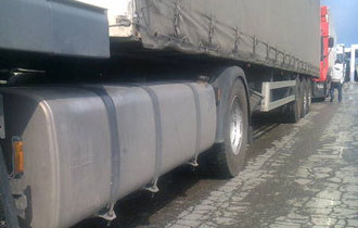 Το καύσιμο ήταν κρυμμένο στα 'πειραγμένα' ρεζερβουάρ των οχημάτων.