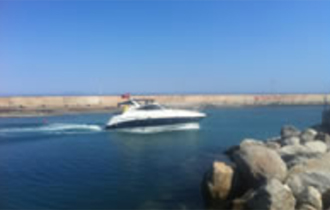 Ένα τουρκικό σκάφος αναψυχής ελλιμενίστηκε για λίγες ώρες στο λιμάνι των Θερμών.