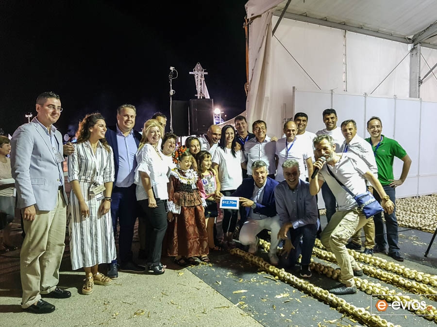 Μια θέση στα ρεκόρ Γκίνες για τη Νέα Βύσσα: Έφτιαξαν πλεξούδα σκόρδων 612 μέτρων! (video)