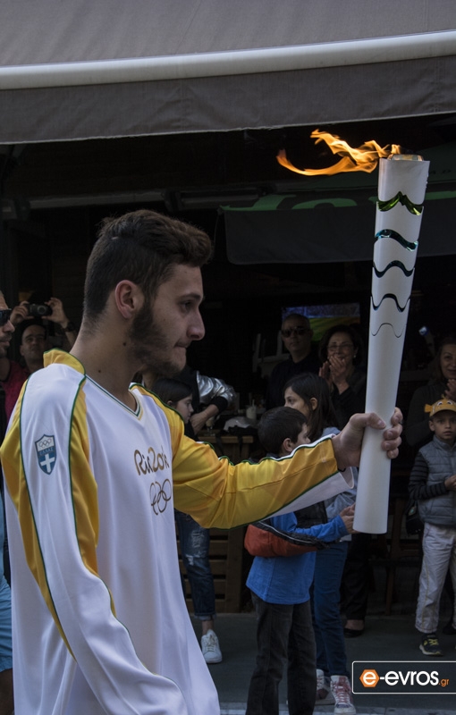 Φωτογραφικά κλικ από τη άφιξη της Ολυμπιακής Φλόγας στην Αλεξανδρούπολη