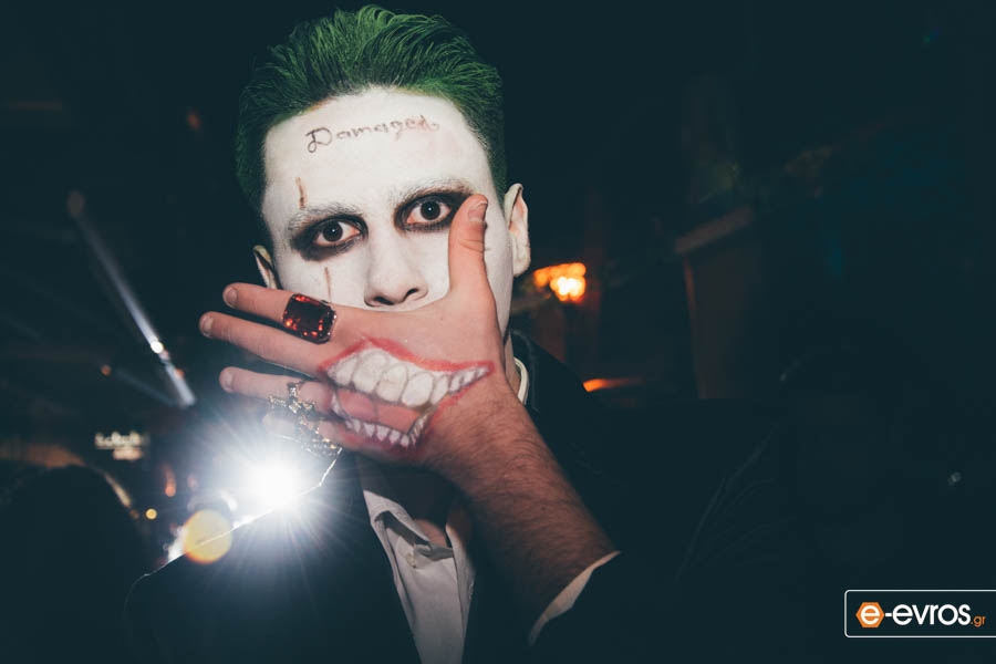 "ΤΣΙΚΟΝΟΠΕΜΠΤING" στον πεζόδρομο του ταχυδρομείου και η διασκέδαση στο ζενίθ