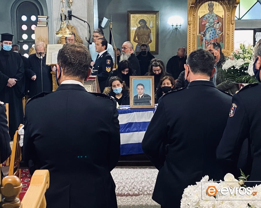 Σε κλίμα οδύνης τελέστηκε το μεσημέρι της Τρίτης, στον Ιερό Ναό του Αγίου Γεωργίου στη Χηλή, η κηδεία του 46χρονου πυροσβέστη