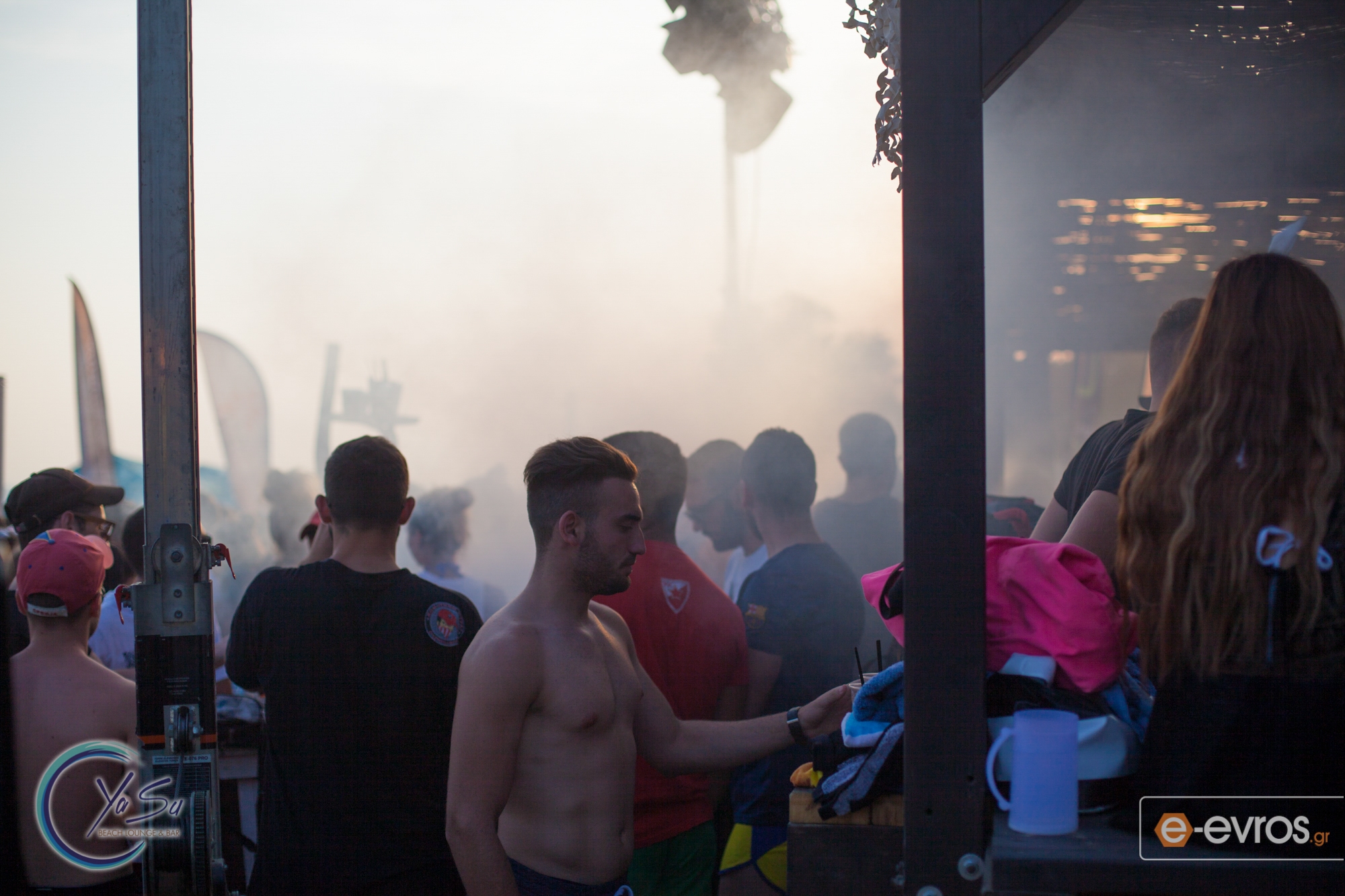 Στο YaSu beach bar and lounge τα "έσπασε" η Μαρία Αντωνά