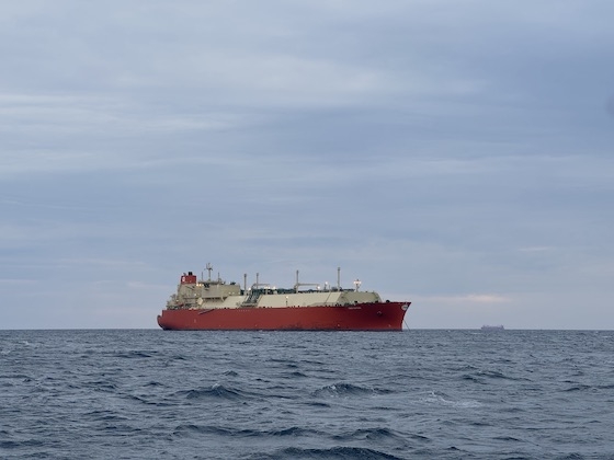 Το εντυπωσιακό LNG carrier, μήκους περίπου 299 μέτρων και χωρητικότητας περίπου 174.000 κυβικών μέτρων LNG
