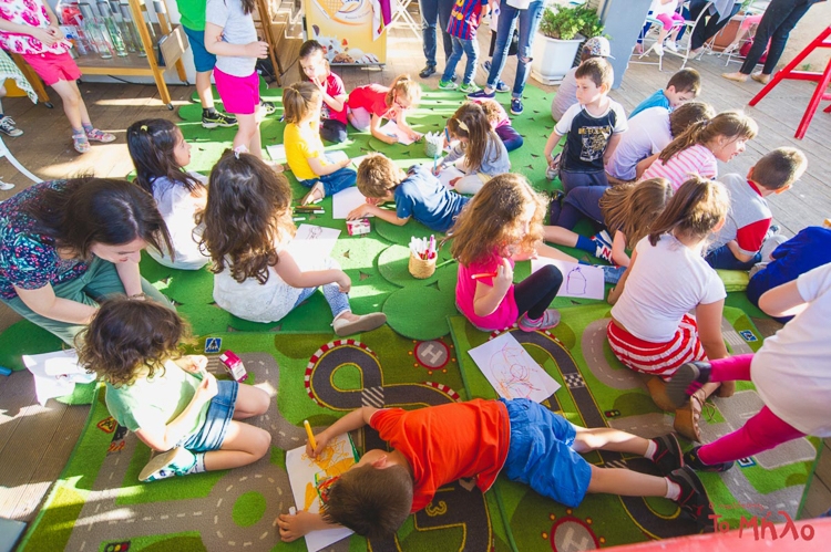 Άνοιξε την πολύχρωμη αυλή του ο παιδότοπος "Το Μήλο".