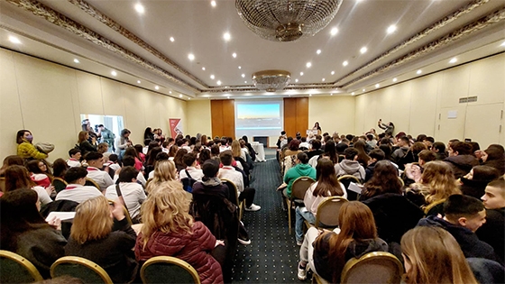 Σχολεία από όλη την Ελλάδα συμμετέχουν στο 1ο Μαθητικό Συνέδριο της Αλεξανδρούπολης.