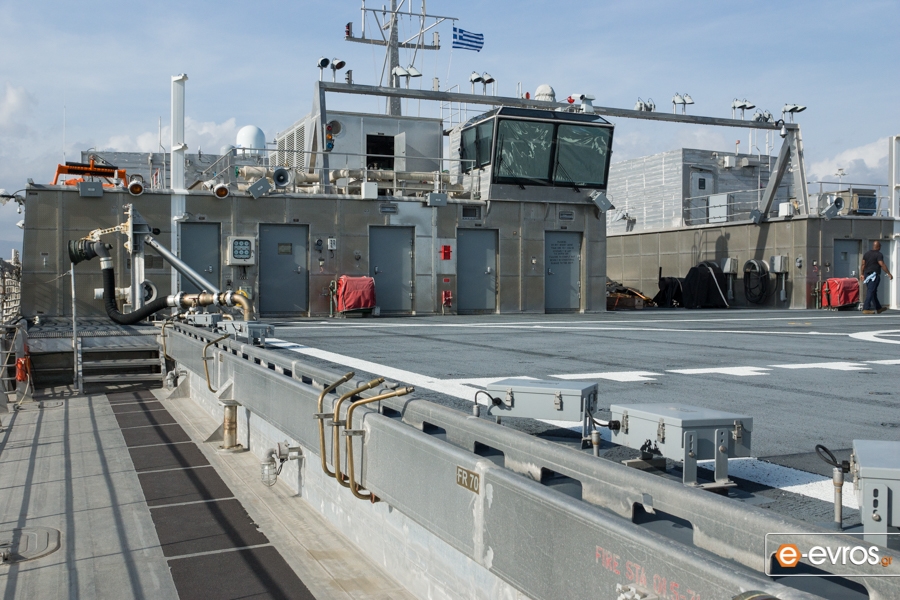 Μια πλωτή "πολιτεία" από αλουμίνιο στο λιμάνι της Αλεξανδρούπολης (photo & video)