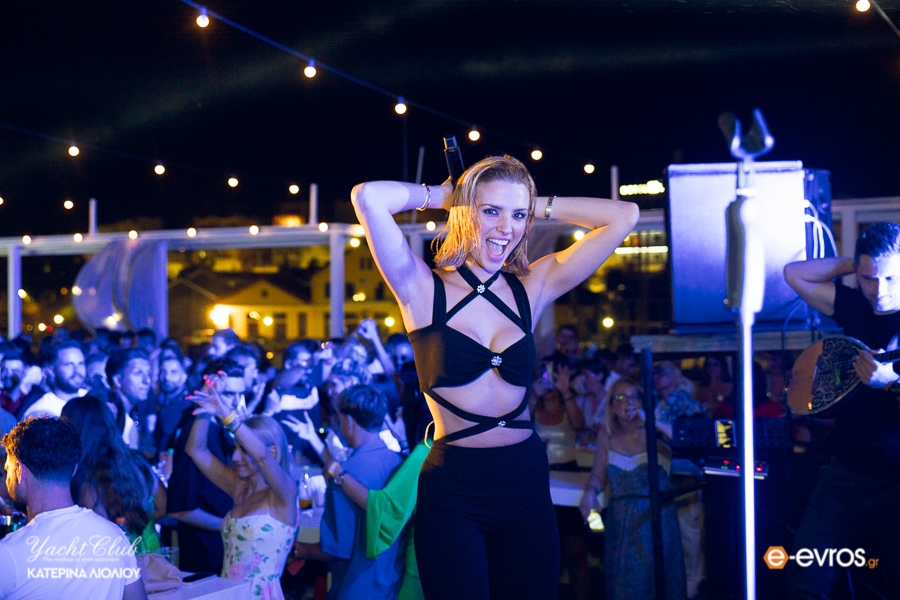 Μας "μάγεψε" η Κατερίνα Λιόλιου στο Yacht Club - Δείτε video και φωτος