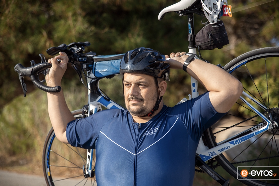 Αυτός είναι ο Βασίλης Τσικρίκας!