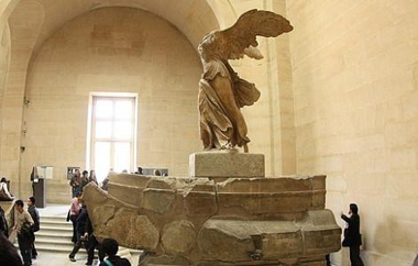 Οι εισφορές των ιδιωτών ανέρχονται από 1 έως 8.500 ευρώ.