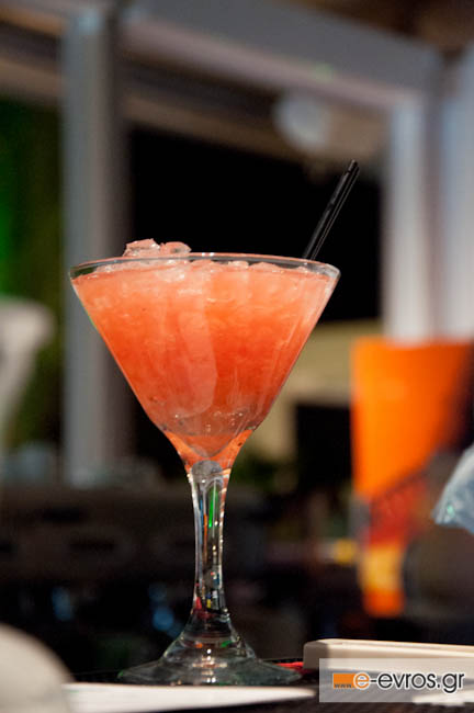 Άνοιξε το lounge bar 'Χάραμα στη Θάλασσα' με ευχές για ένα 'Καλό Καλοκαίρι'!