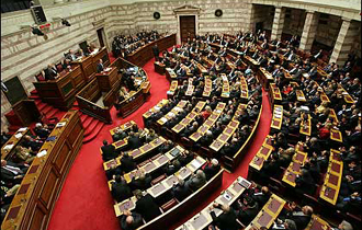 'Άναψαν τα αίματα' στην Βουλή ενώ στοχοποιήθηκαν βουλευτές. 