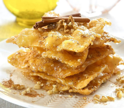 Τραγανές και μελωμένες, κατατάσσονται πλέον στα τρία παραδοσιακά ελληνικά γλυκά των Χριστουγέννων.