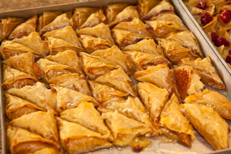 Ένα από τα πιο δημοφιλή γλυκά, μέσα από τη μεγάλη ελληνική παράδοση των σιροπιαστών. 