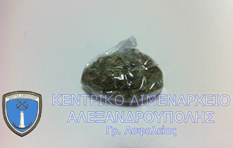 Ένας 23χρονος κι ένας 29χρονος κατείχαν μία πλαστική σακούλα με ποσότητα κάνναβης.