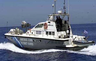 Ακολούθησε καταδίωξη και τελικώς το φουσκωτό ακινητοποιήθηκε.