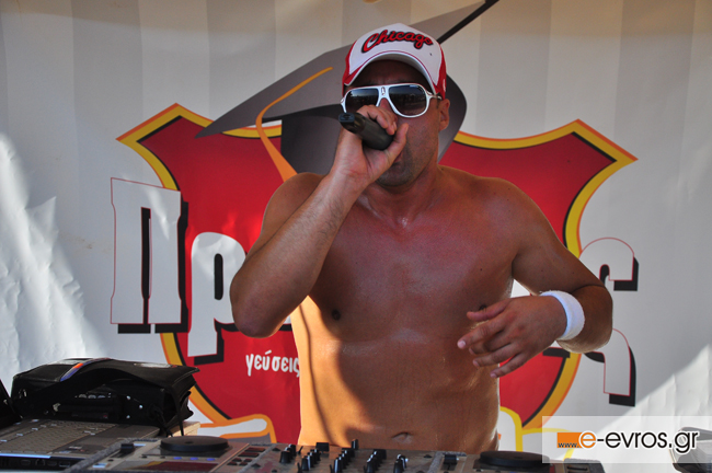 Ξέφρενο Dj AK party στο Beach resort Mojito, την Κυριακή.