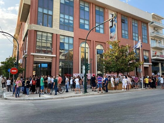 Κάτοικοι από όλο τον Έβρο συγκεντρώθηκαν για να πραγματοποιήσουν πορεία κατά του υποχρεωτικού εμβολιασμού.