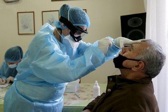 Συνεχίζονται οι δειγματοληπτικοί έλεγχοι για τον κορονοϊό.