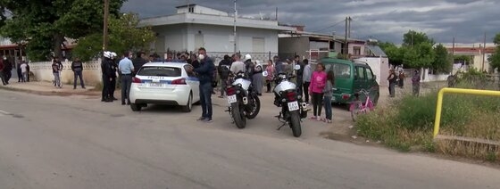 H Ελληνική Αστυνομία διερευνά τα κίνητρα της συμπλοκής.