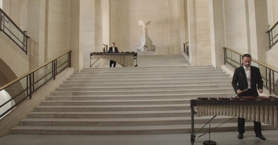 Στιγμιότυπο με το άγαλμα της Νίκης της Σαμοθράκης όπου πρωταγωνιστεί στο βίντεο που παρουσίασαν τη διοργάνωση των 33ων Ολυμπιακών Αγώνων οι Γάλλοι!