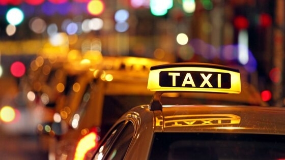 Νέες αλλαγές σημειώθηκαν από σήμερα το πρωί για τα ταξί και τα αυτοκίνητα ΙΧ.